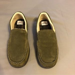 Earth Origins Men’s Suede Faux Fur Lined Moccasin Slippers Size 9